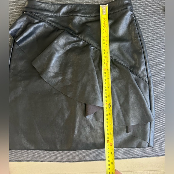 Guess leather skirt - Picture 4 of 6